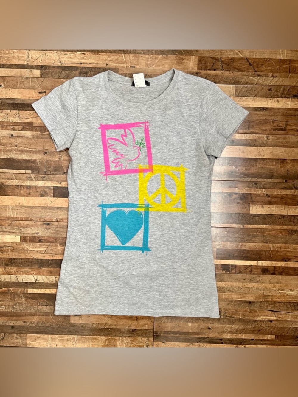 Mandee Y2K Peace Love Slim Fit Short Sleeve Graphic Top Gray Sz L - Picture 14 of 16